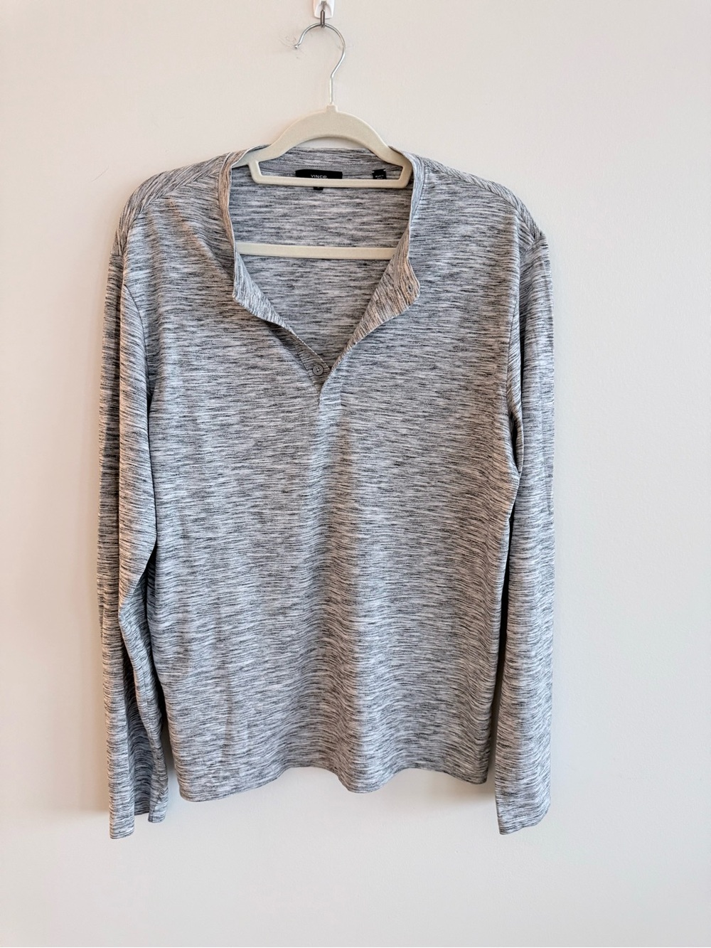 Vince Men's Heathered Light Gray Long-Sleeve Henley